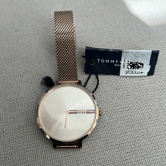 Tommy Hilfiger Alexa Carnation Rose Gold-Tone Mesh Ladies Watch #1782158 NWT - Picture 3 of 8